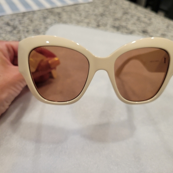 Gucci Sunglasses - Picture 4 of 8